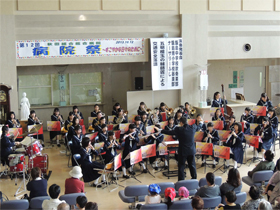 飯島中による演奏