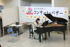 市内在住のピアニストによる演奏
