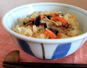 鮭としめじの炊き込みご飯（写真）