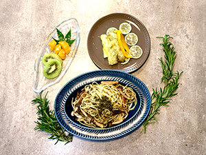 とんぶりの食感としょっつるのコクを楽しむ大人のパスタ（写真）